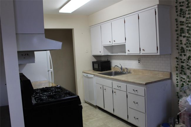 Dinette area in kitchen | Image 4