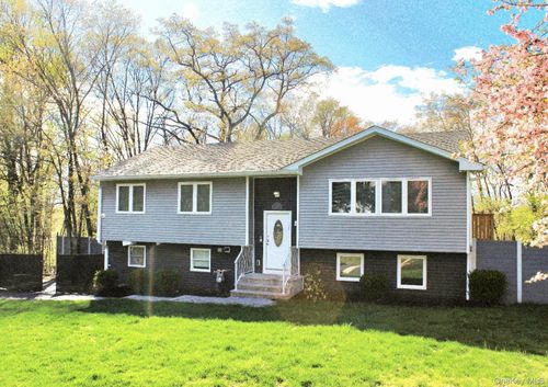 7 Wilshire Dr, Spring Valley, NY, 10977-7025 | Card Image