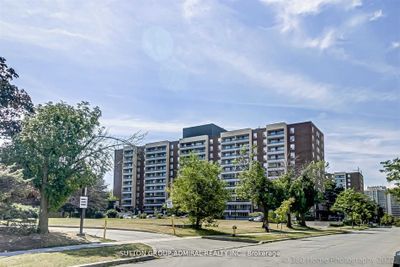 902 - 25 4 Winds Dr, Condo with 2 bedrooms, 1 bathrooms and 1 parking in North York ON | Image 1