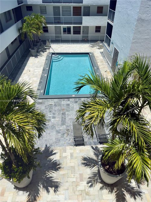 apt-215-1610 Lenox Ave, Miami Beach, FL, 33139-2471 | Card Image