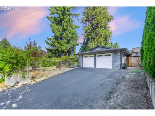 18465 Sw Pheasant Ln, Beaverton, OR, 97003-3701 | Card Image