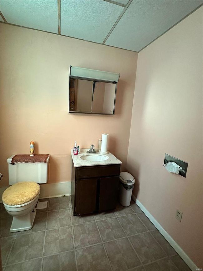 215 S Pine St, House other with 0 bedrooms, 1 bathrooms and null parking in Irving IL | Image 33