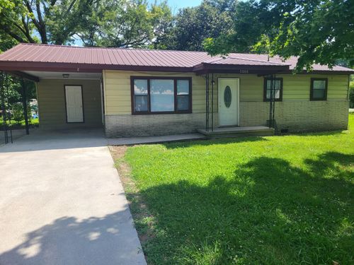 2000 Young Rd Se, Cleveland, TN, 37323-3323 | Card Image