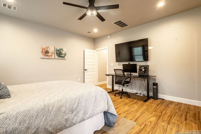 177 E Short Meadow Dr, House other with 4 bedrooms, 4 bathrooms and null parking in Lytle TX | Image 16
