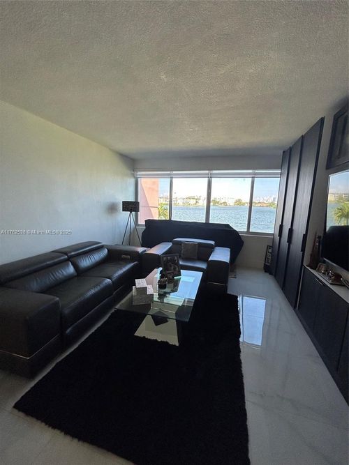 apt-609-18555 Ne 14th Ave, Miami, FL, 33179-4873 | Card Image