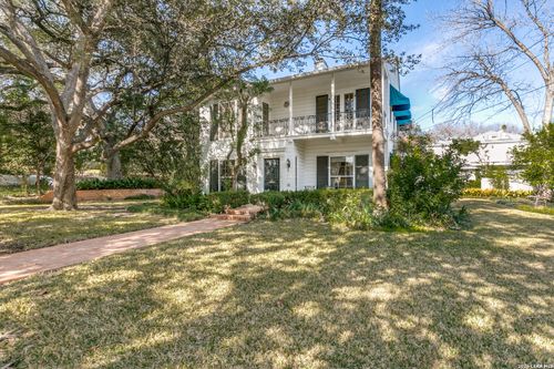 131 Mary D Ave, Alamo Heights, TX, 78209-5667 | Card Image