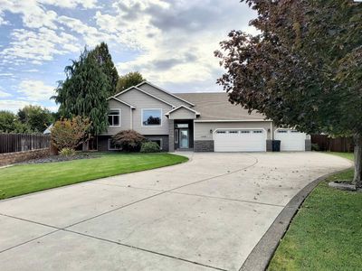 2-MASTER-BEDROOMS-ON-OVER - 3107 Cabernet Ct, Home with 5 bedrooms, 4 bathrooms and null parking in Pasco WA | Image 2