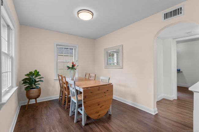 11 Barmore Dr W, House other with 3 bedrooms, 2 bathrooms and 4 parking in Stamford CT | Image 5
