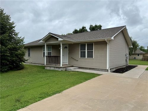 1316 Des Moines St, Burlington, KS, 66839-2359 | Card Image