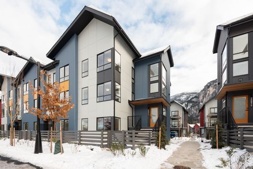 38085 Helm Way, Squamish, BC, V8B1E6 | Card Image