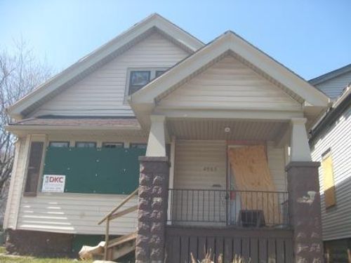 2553 N 35th St, Milwaukee, WI, 53210-3037 | Card Image