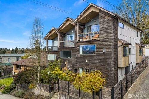 3010 Ne 55th St, Seattle, WA, 98105-2306 | Card Image