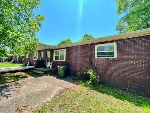 2011 E Helen St, Fayetteville, AR, 72701-7302 | Card Image