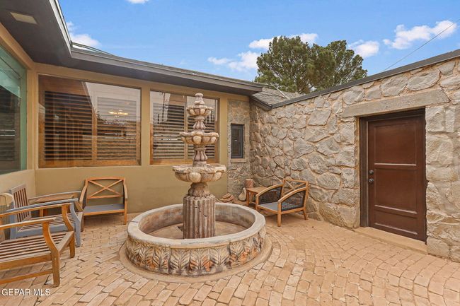 Private Back Courtyard | Image 40