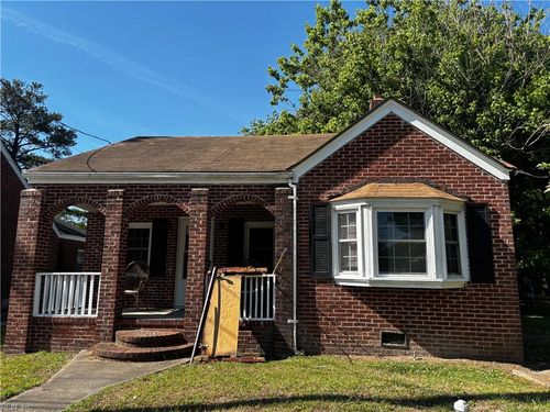 818 Park St, Elizabeth City, NC, 27909-6061 | Card Image