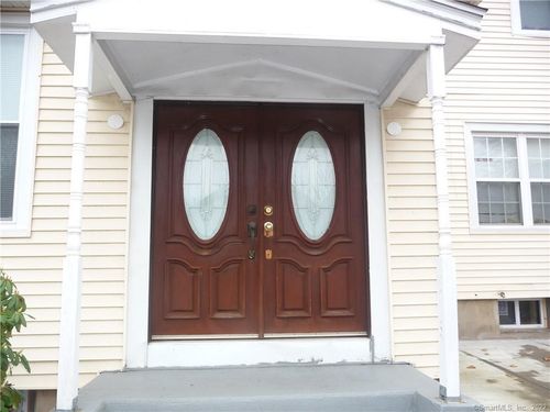 front-1 Eastview Street, Hartford, CT, 06114 | Card Image