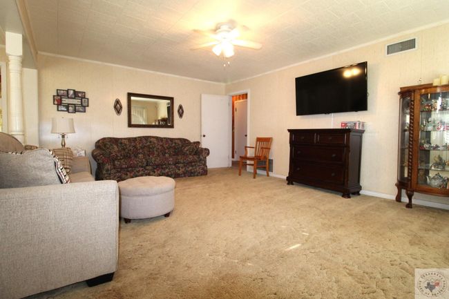 400 Main St, House other with 3 bedrooms, 1 bathrooms and null parking in Hooks TX | Image 4