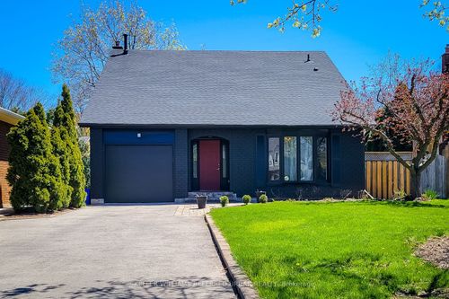 680 Powell Crt, Burlington, ON, L7R3E8 | Card Image