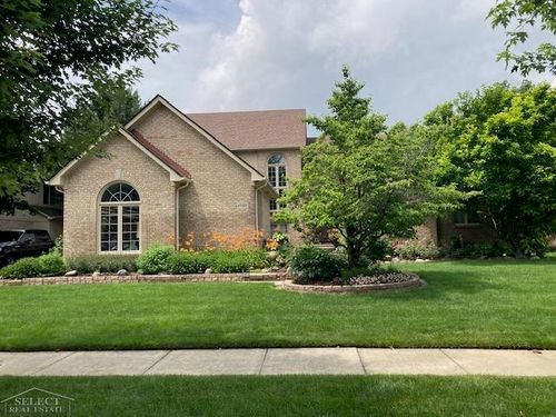 47355 Circle Crest Dr, Shelby Township, MI, 48315-4914 | Card Image