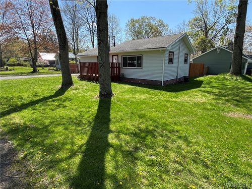 9611 Quebec Street, Evans, NY, 14006 | Card Image