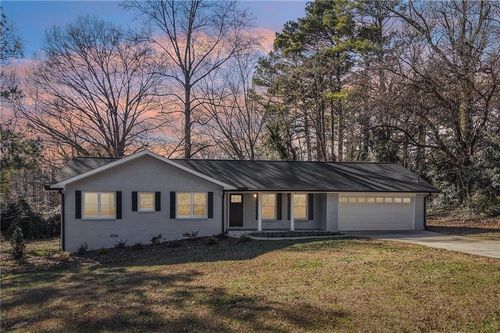 507 Castleaire Dr, Stone Mountain, GA, 30087-2704 | Card Image