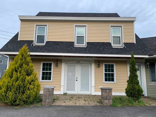 1-top-floor-153 Lafayette Rd, Hampton Falls, NH, 03844-2325 | Card Image