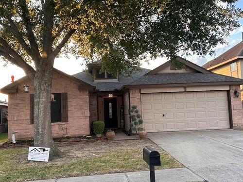 831 Charles Pl, Baytown, TX, 77521-3487 | Card Image