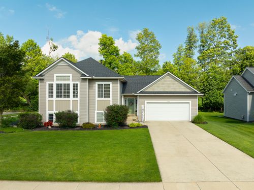 2198 Applegate Dr Nw, Walker, MI, 49534-7225 | Card Image