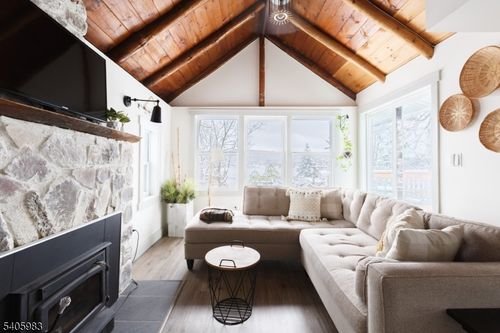 377 Lakeside Rd, Hewitt, NJ, 07421-2857 | Card Image