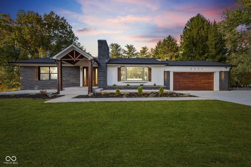 8050 Oak St, Zionsville, IN, 46077-7636 | Card Image