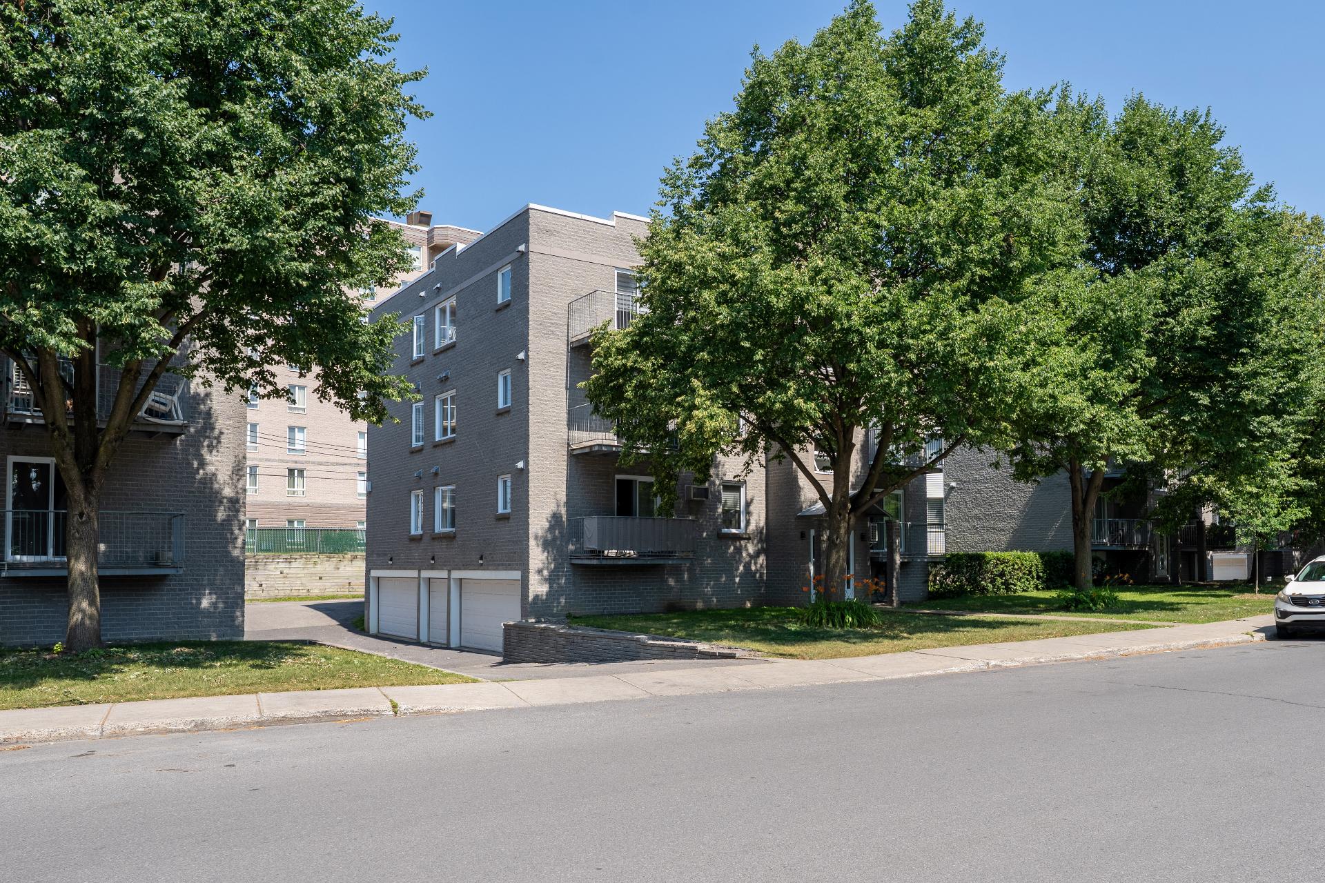 Residential in Montréal (Anjou) 3