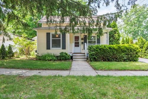 216 S Cedar St, Williamston, MI, 48895-1408 | Card Image