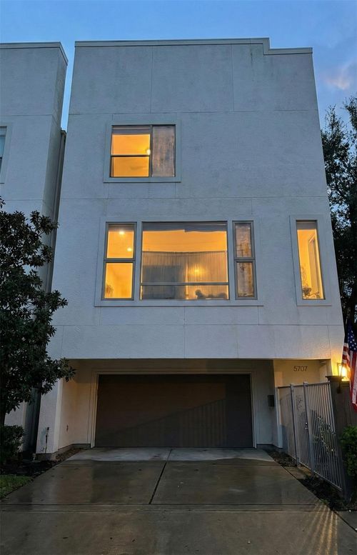 5707 Schuler St, Houston, TX, 77007-3135 | Card Image