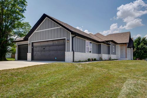 3692 W Overland St, Springfield, MO, 65807-8923 | Card Image