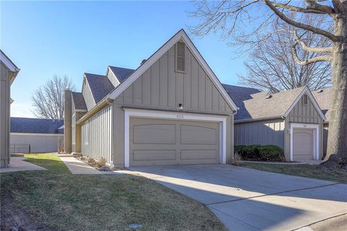 9415 W 122nd St, Overland Park, KS, 66213-4242 | Card Image