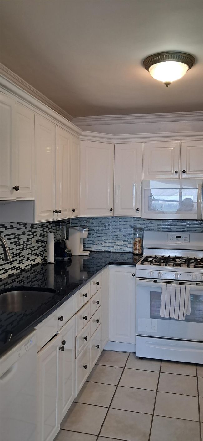 APT-30B - 7002 Kennedy Blvd E, Condo with 2 bedrooms, 3 bathrooms and null parking in Guttenberg NJ | Image 8