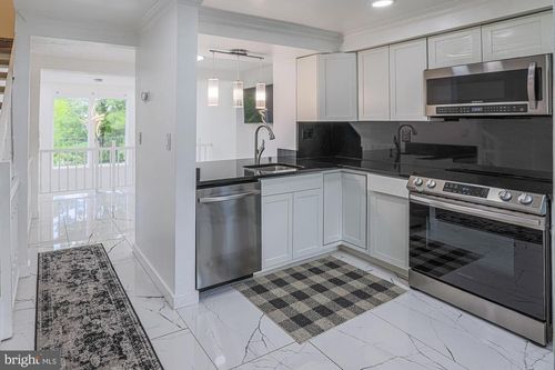 9 Stillwood Cir, NOTTINGHAM, MD, 21236-2542 | Card Image