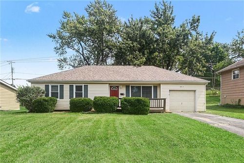 6417 N Indiana Ave, Gladstone, MO, 64119-1301 | Card Image