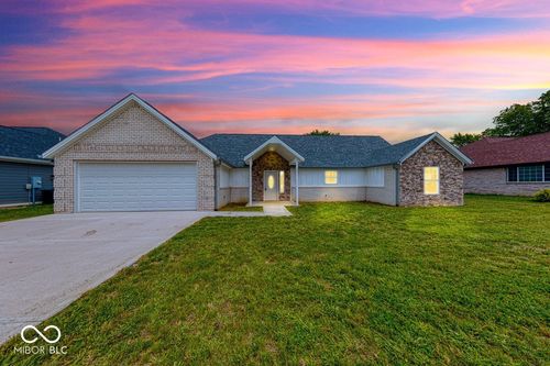 32 Downing Dr, Trafalgar, IN, 46181-9305 | Card Image