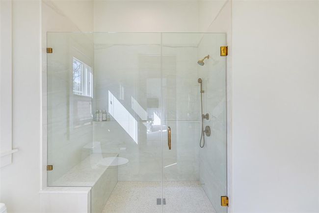 830 S Weyand Rd, Home with 4 bedrooms, 6 bathrooms and null parking in Round Top TX | Image 11