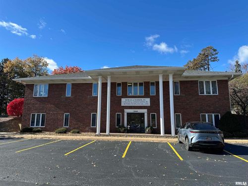 2444 E Kimberly Rd, Davenport, IA, 52807-2368 | Card Image