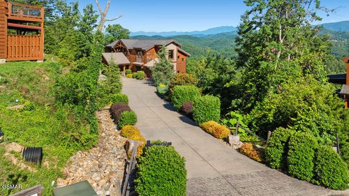 2470 Hackberry Drive, Sevierville, TN, 37862 | Card Image