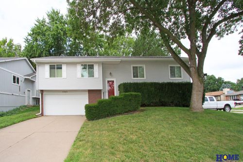 5803 Briar Rosa Dr, Lincoln, NE, 68516-2721 | Card Image