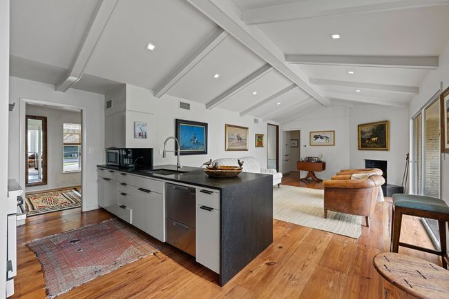 312 S Acorn St, House other with 3 bedrooms, 3 bathrooms and null parking in Fredericksburg TX | Image 11