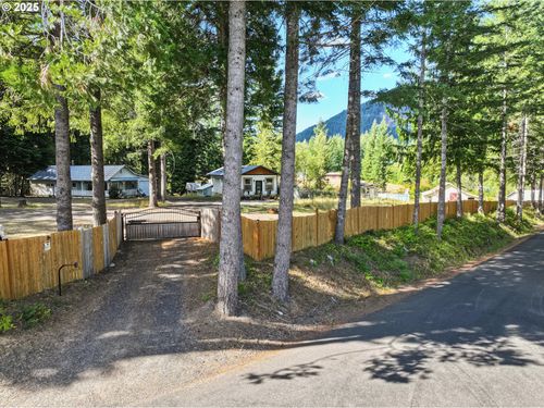11 Edgewater Dr, Carson, WA, 98610-3134 | Card Image