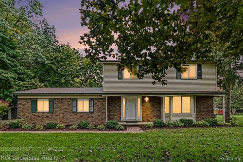 3305 Harvey Lake Rd, Highland, MI, 48356-1727 | Card Image