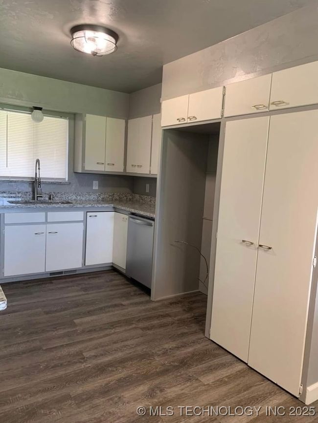 1011 E 11 Th St, House other with 4 bedrooms, 2 bathrooms and null parking in Cushing OK | Image 4