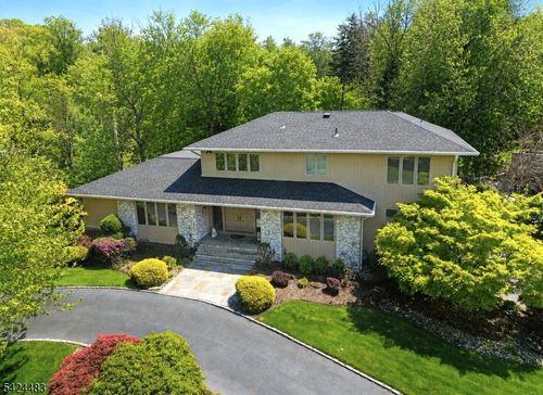 47 Cayuga Way, Short Hills, NJ, 07078-1202 | Card Image