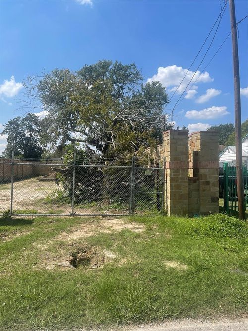 7317 Roswell St, Houston, TX, 77022-3711 | Card Image