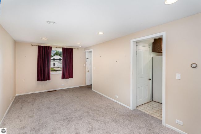 212 E Palmer St, House other with 2 bedrooms, 1 bathrooms and null parking in Mt Pleasant MI | Image 5